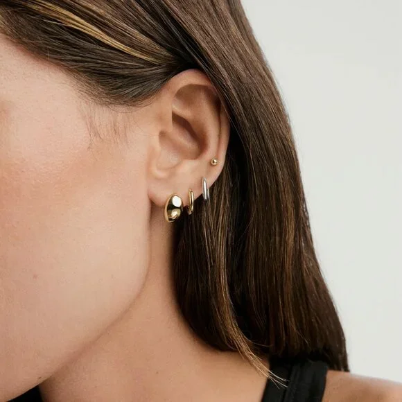 Mejuri Dome Huggies 18k Gold Vermeil 925 Sterling Silver - Picture 3 of 5